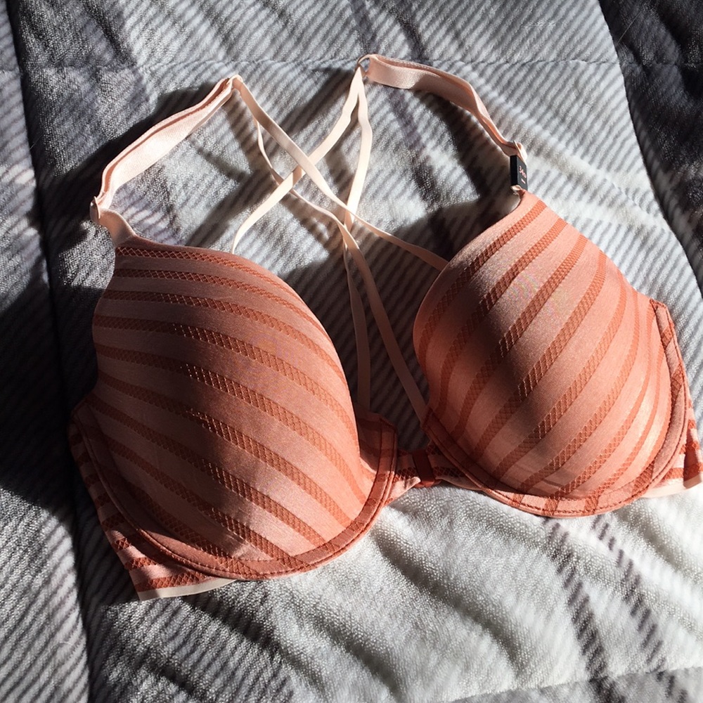 NWT 34D Victoria’s Secret Demi Bra